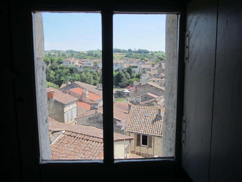 Chambre D'Hotes La Tour De Brazalem Nerac Ruang foto