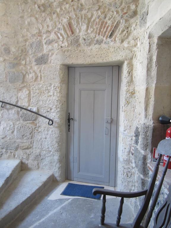 Chambre D'Hotes La Tour De Brazalem Nerac Ruang foto
