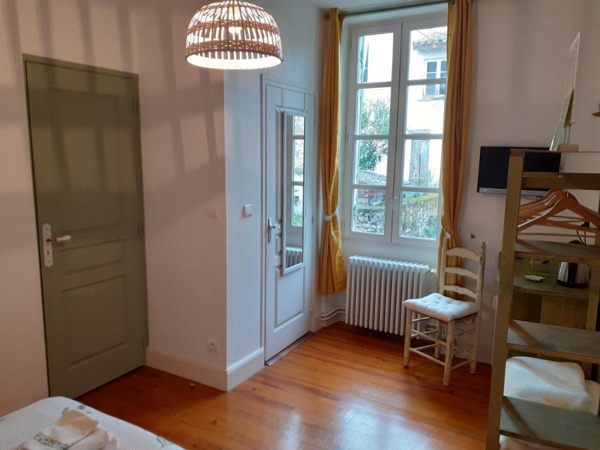 Chambre D'Hotes La Tour De Brazalem Nerac Bagian luar foto