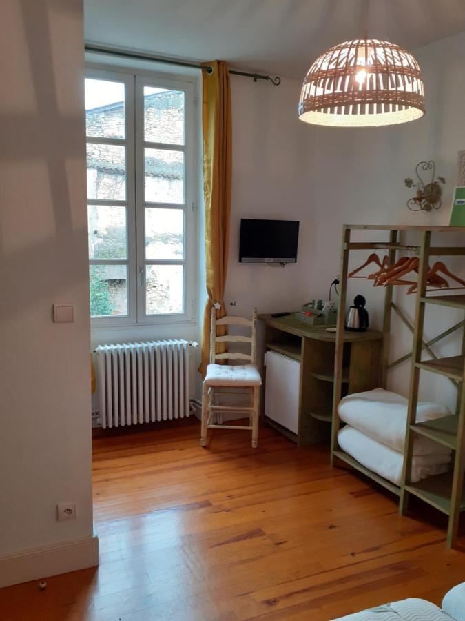 Chambre D'Hotes La Tour De Brazalem Nerac Bagian luar foto